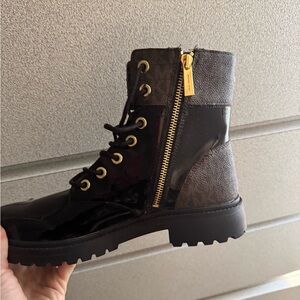 Stylish Black and Brown Women's Boots